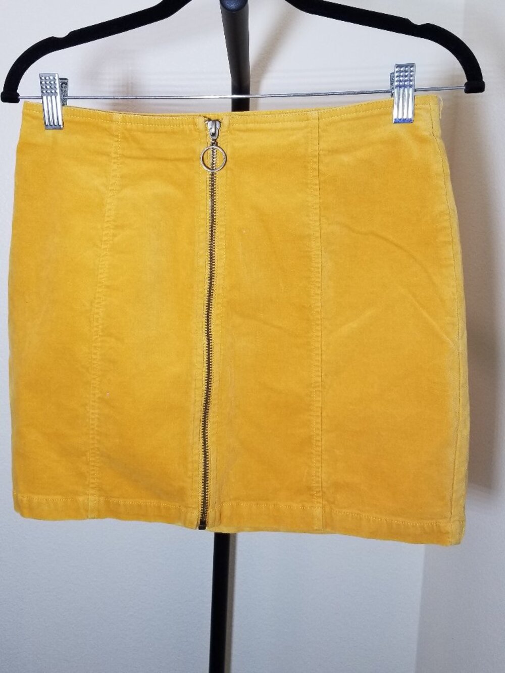Forever 21 Womens Medium Faux Suede Mustard Mini Skirt Full Zip Front Hip City